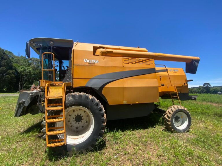 Colheitadeira Valtra – BC 4500, Duplada, 20 Pés. Fabricação 2011