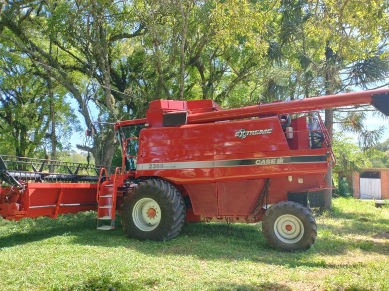 Colheitadeira Case IH – 2388 Axial, 25 pés. Fabricação 2002
