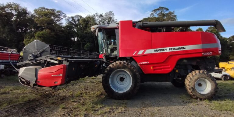 Colheitadeira Massey Ferguson – MF5690, Hydro. Fabricação 2018. Plataforma Massey Ferguson 20 pés. Fabricação 2018